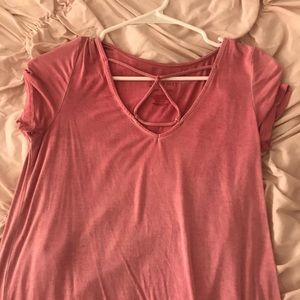 pink tee shirt